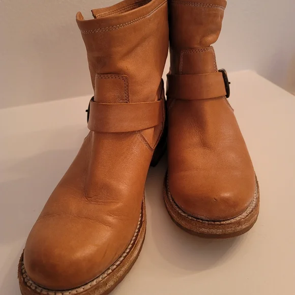 Frye Veronica Bootie 7.5 - Picture 2 of 4